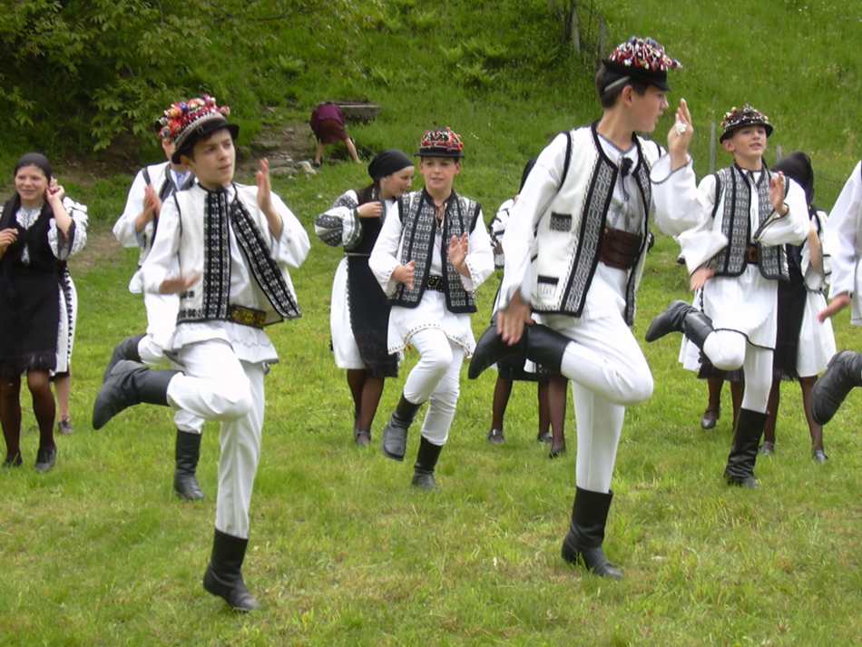 Traditional dance from Transilvania, Romania.