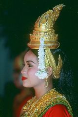 Traditionel dressed dancer in Siem Reap