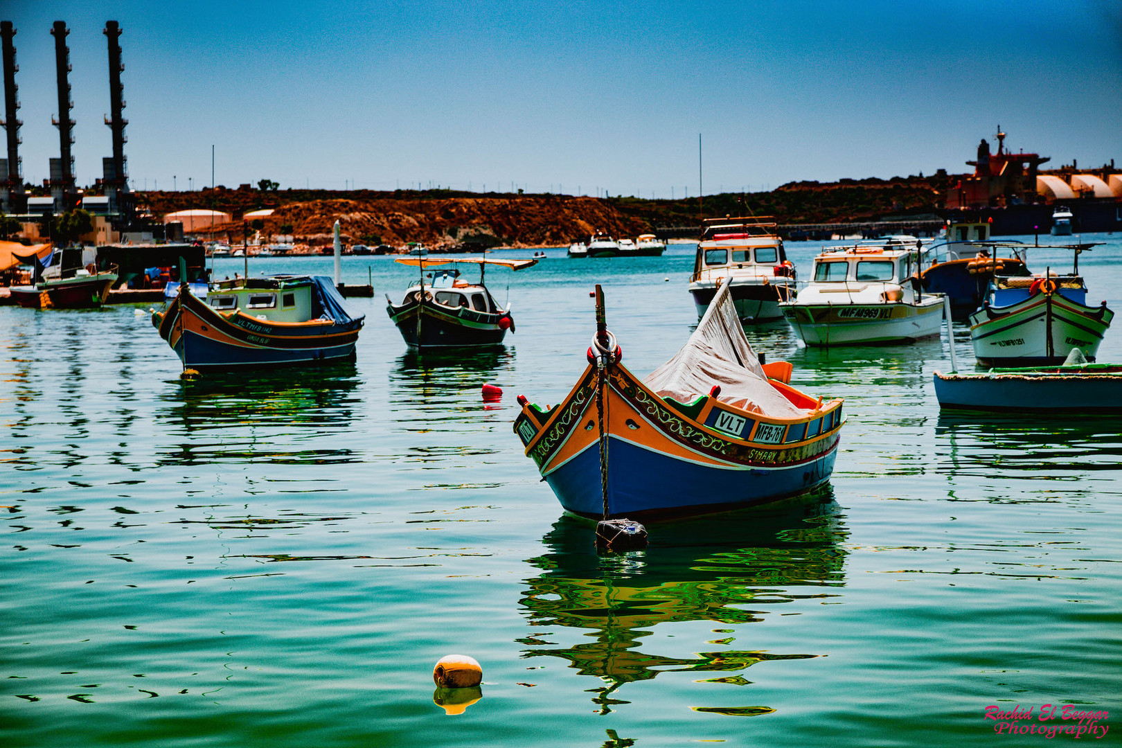 Traditionelle Bemalte Fischerboote im Hafen von Marsaxlokk auf der Insel Malta