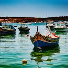 Traditionelle Bemalte Fischerboote im Hafen von Marsaxlokk auf der Insel Malta