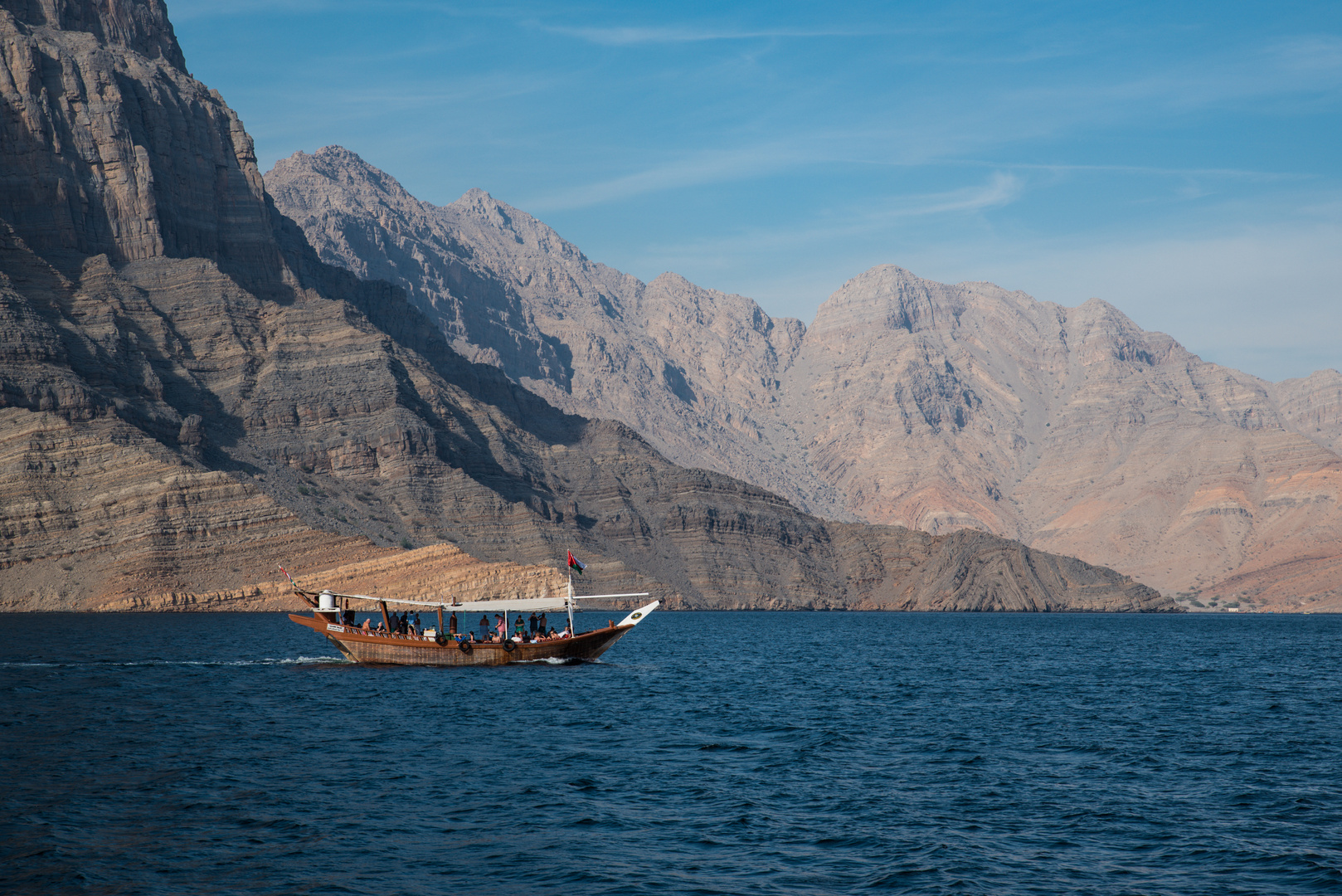 Traditionelle Dhau im Fjord von Khasab im Oman