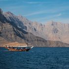 Traditionelle Dhau im Fjord von Khasab im Oman