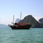 Traditionelle Dschunke in der Phang Nga Bay