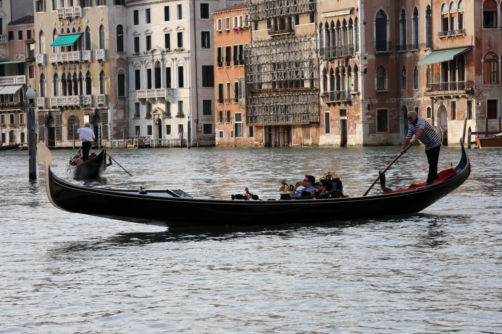 traditionelle Gondelfahrt in Venedig