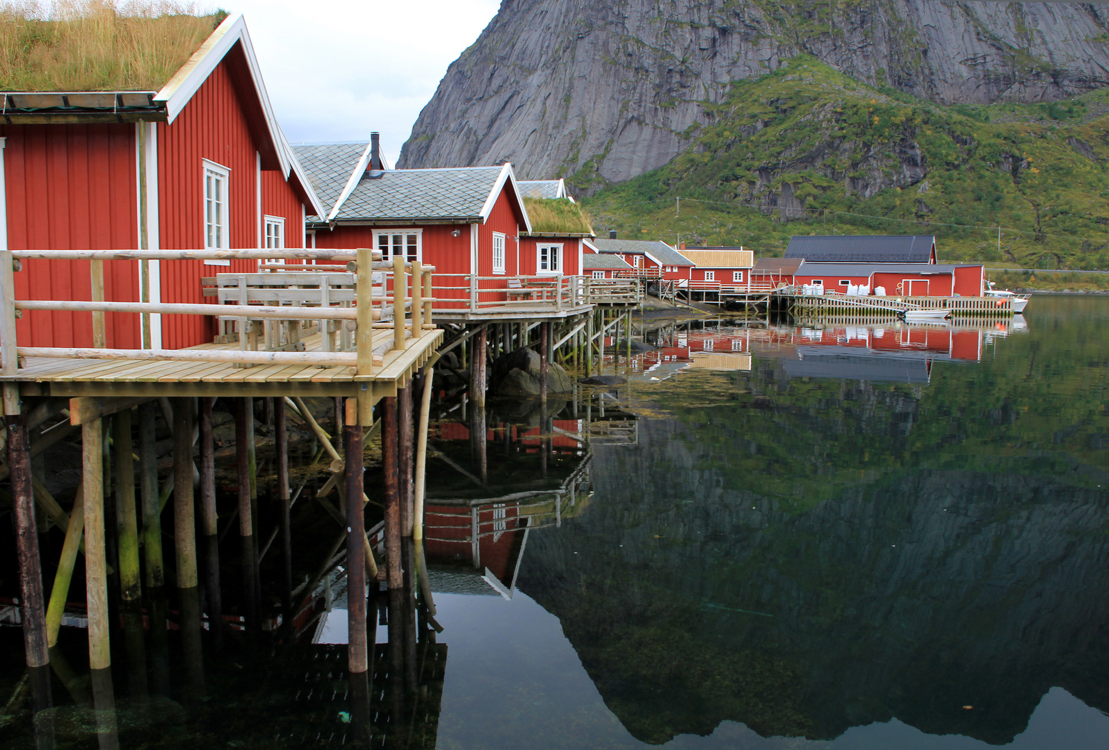 traditionelle Holzhäuser in Reine / Norwegen