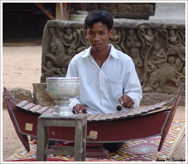 Traditionelle Musik für Ta Phrom