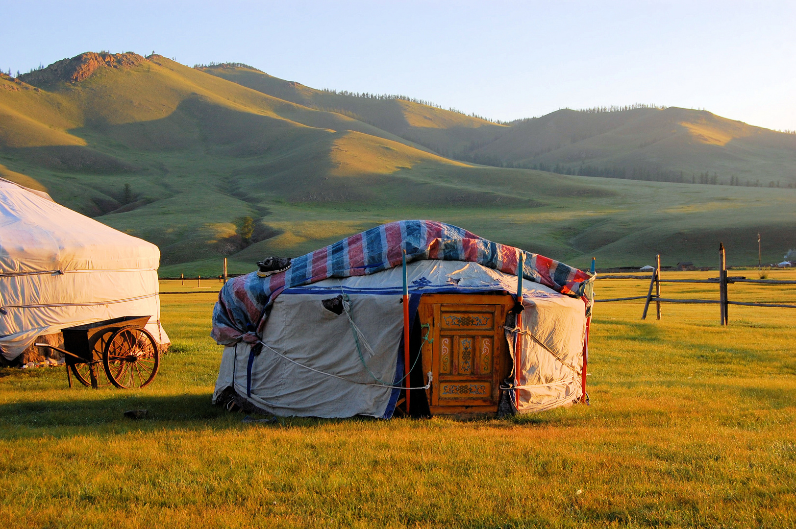 Traditionelle Yurte in der mongolischen Steppe