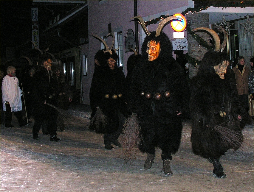 Traditionelles Nikolospiel