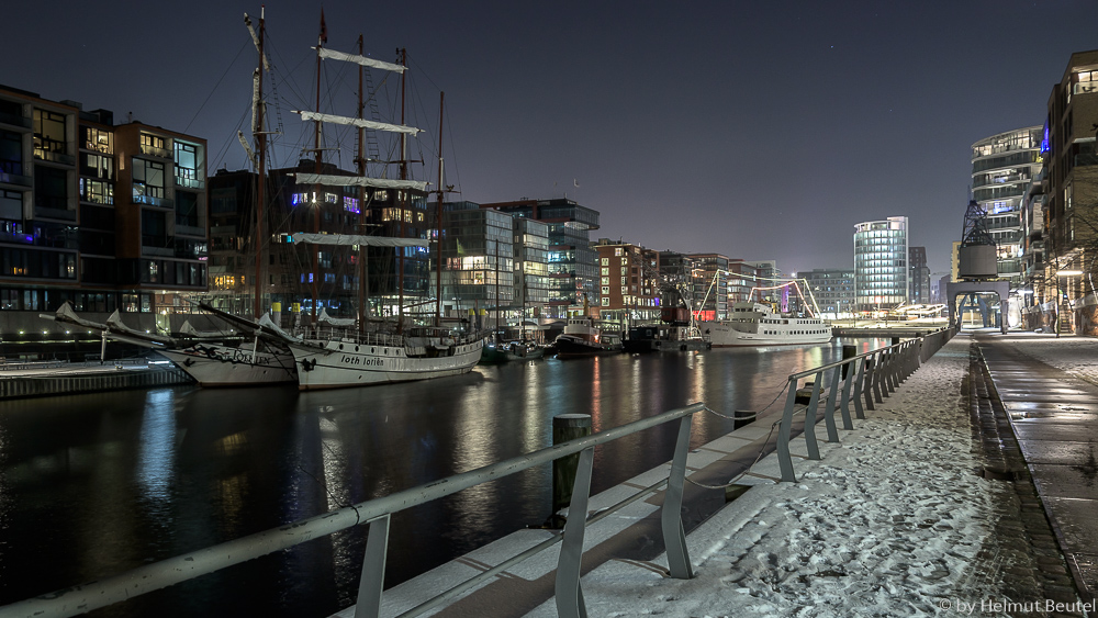 Traditionsschiffhafen, Sandtorhafen @night 2