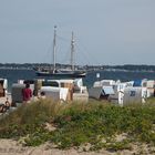 Traditionssegler "Banjaaard" vor Strande