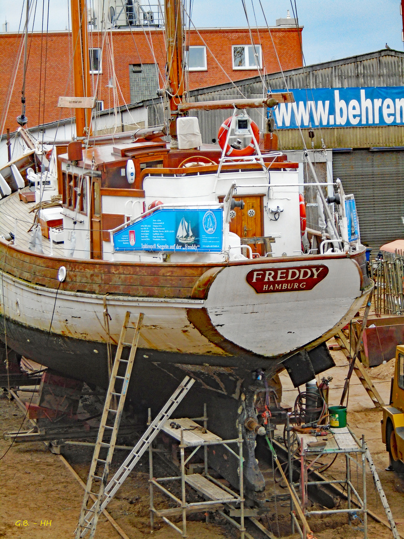 Traditionssegler "Freddy" in der Werft...(04.04.2018)