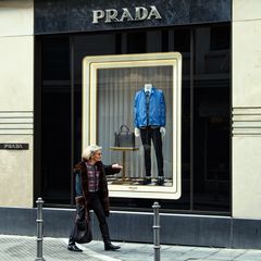 ...........trägt Prada