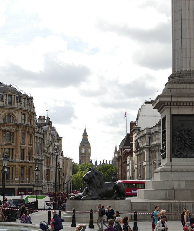 Trafalgar Square ...