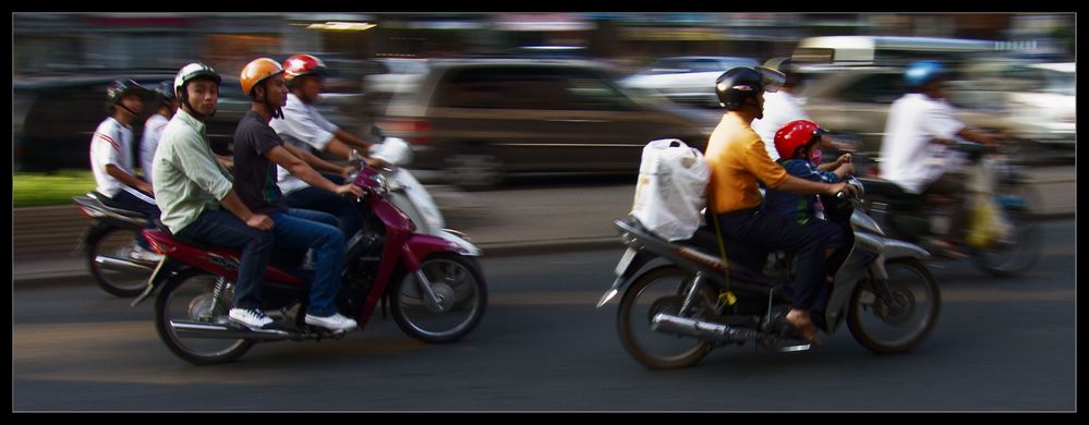 Traffic in Saigon (3)