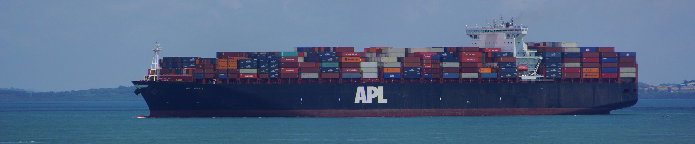 Traffic in the Singapore Strait- APL Paris