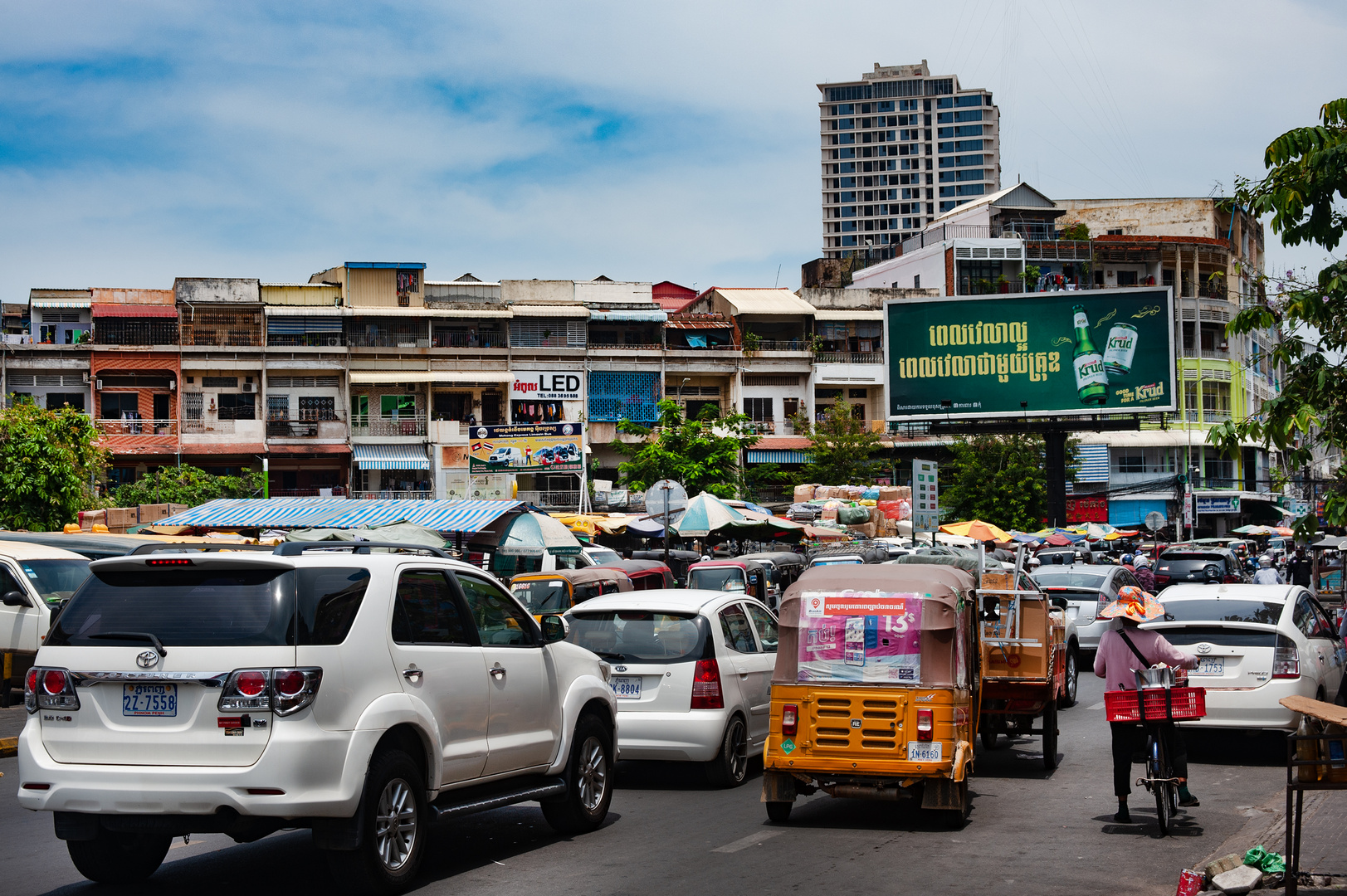 Traffic jam dowmtown Phnom Penh