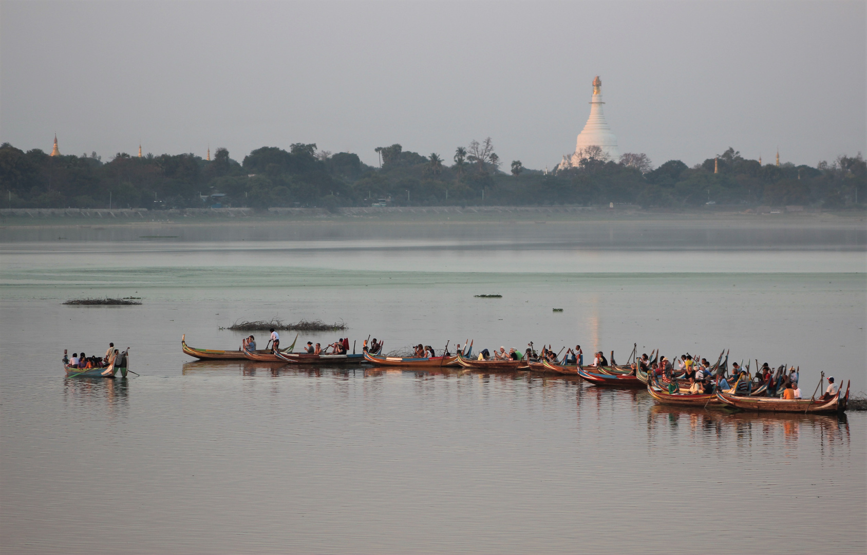 Traffic jam on water - queing for a sunset photo