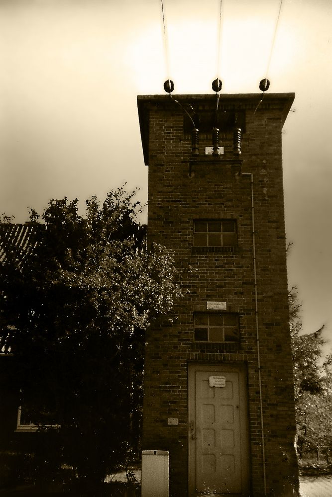 Trafohaus mit 20 kVLeitung Foto & Bild industrie und technik