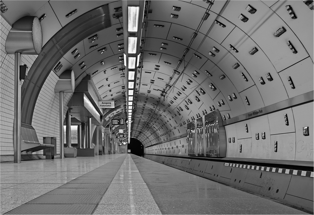 Traforo ferroviario del sottopassaggio      ( U-Bahntunnel )