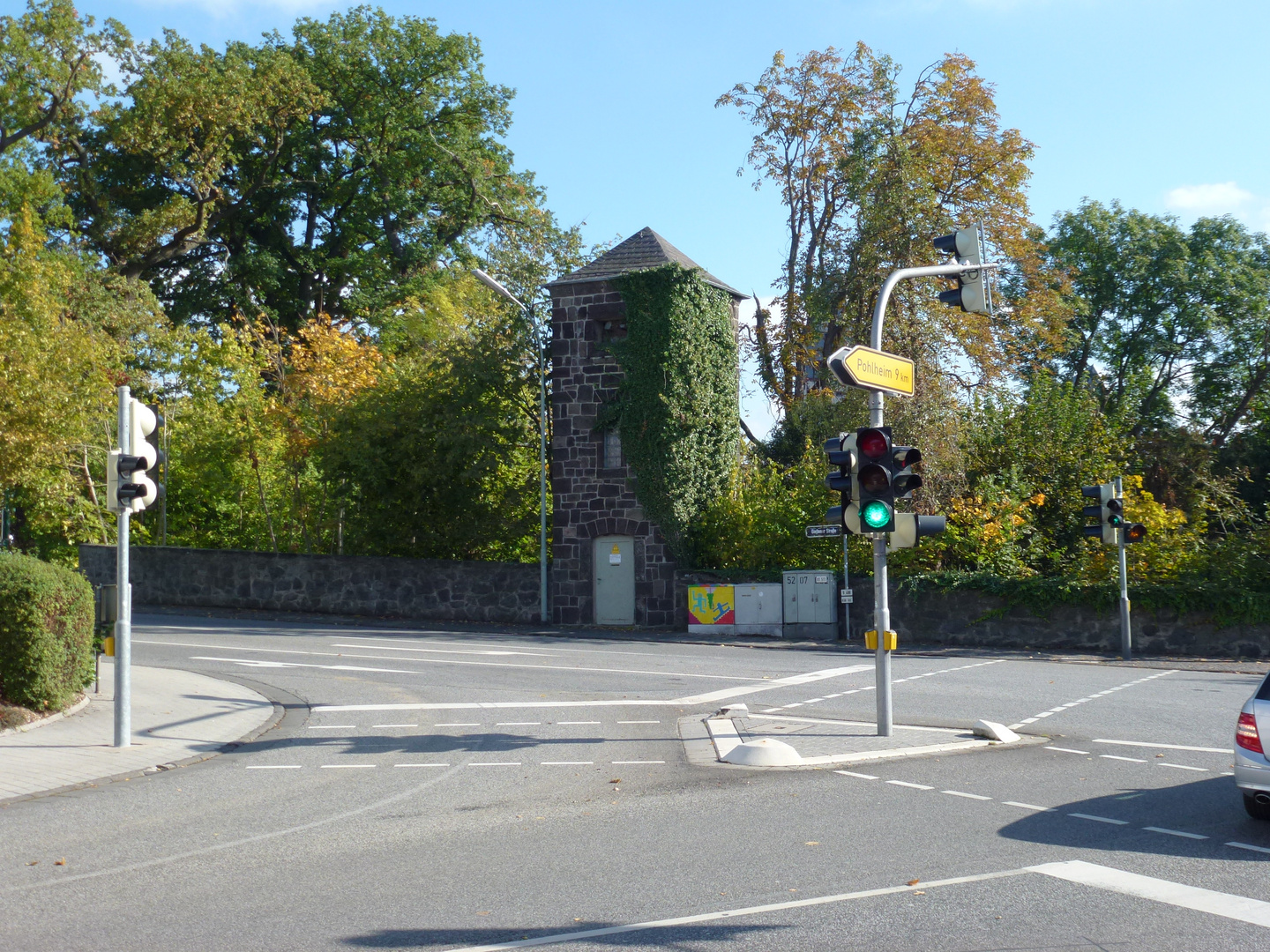 Trafostation - aus Bruchsteinen der Region