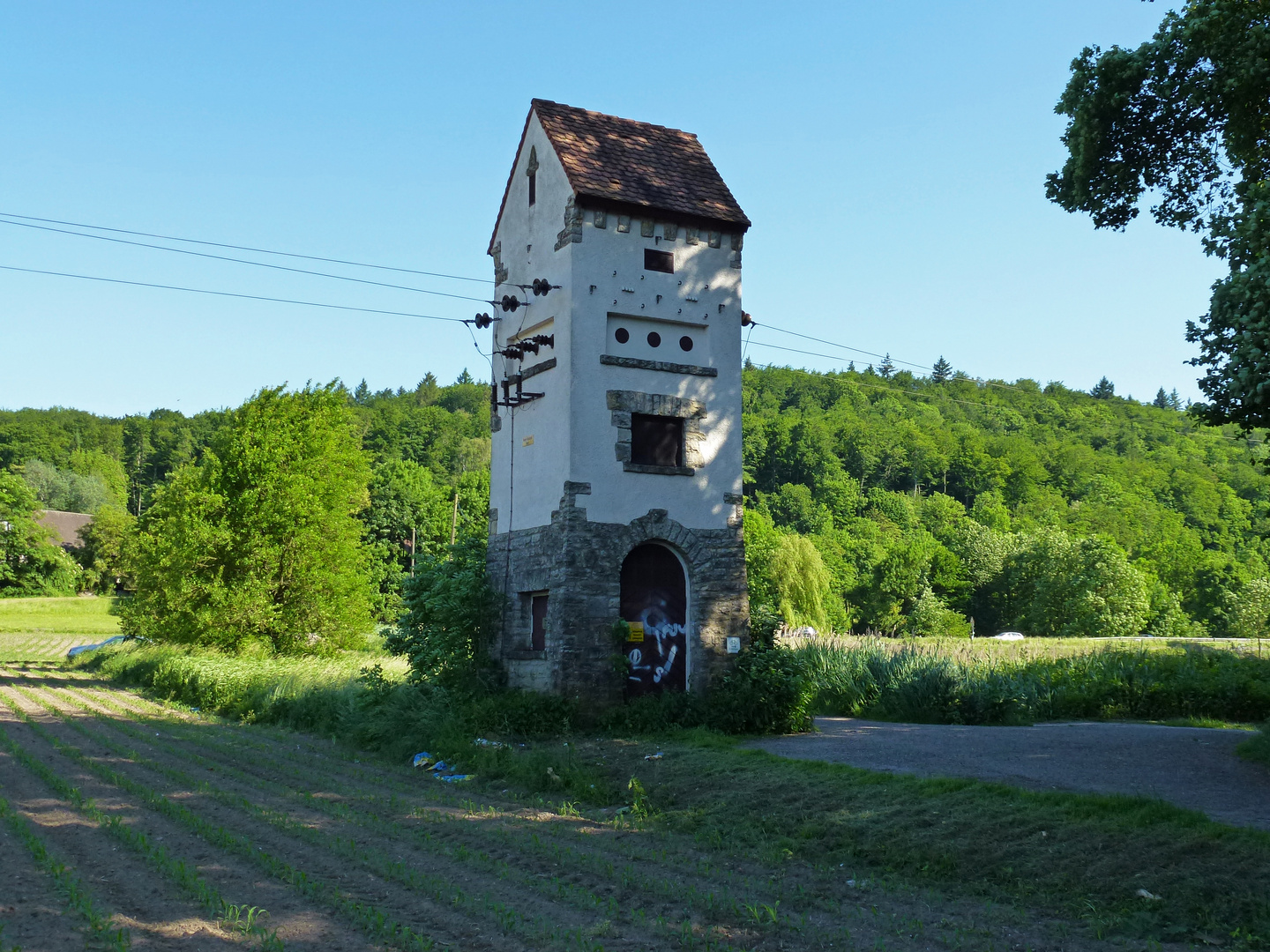 Trafostation - Hofgut bestens versorgt