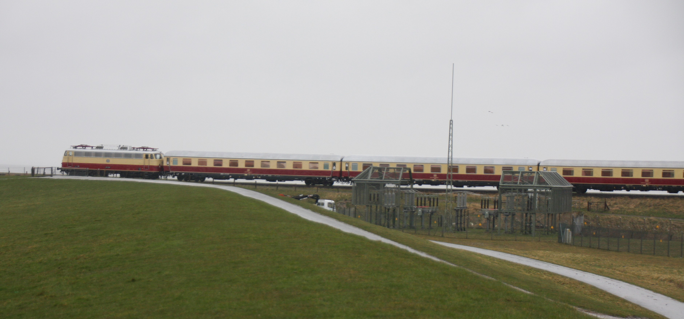 Trafostation vor dem Hindenburgdamm für die letzten 100 Meilen