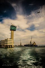 Tragedia genovese: Molo Giano, Torre di controllo del traffico portuale.