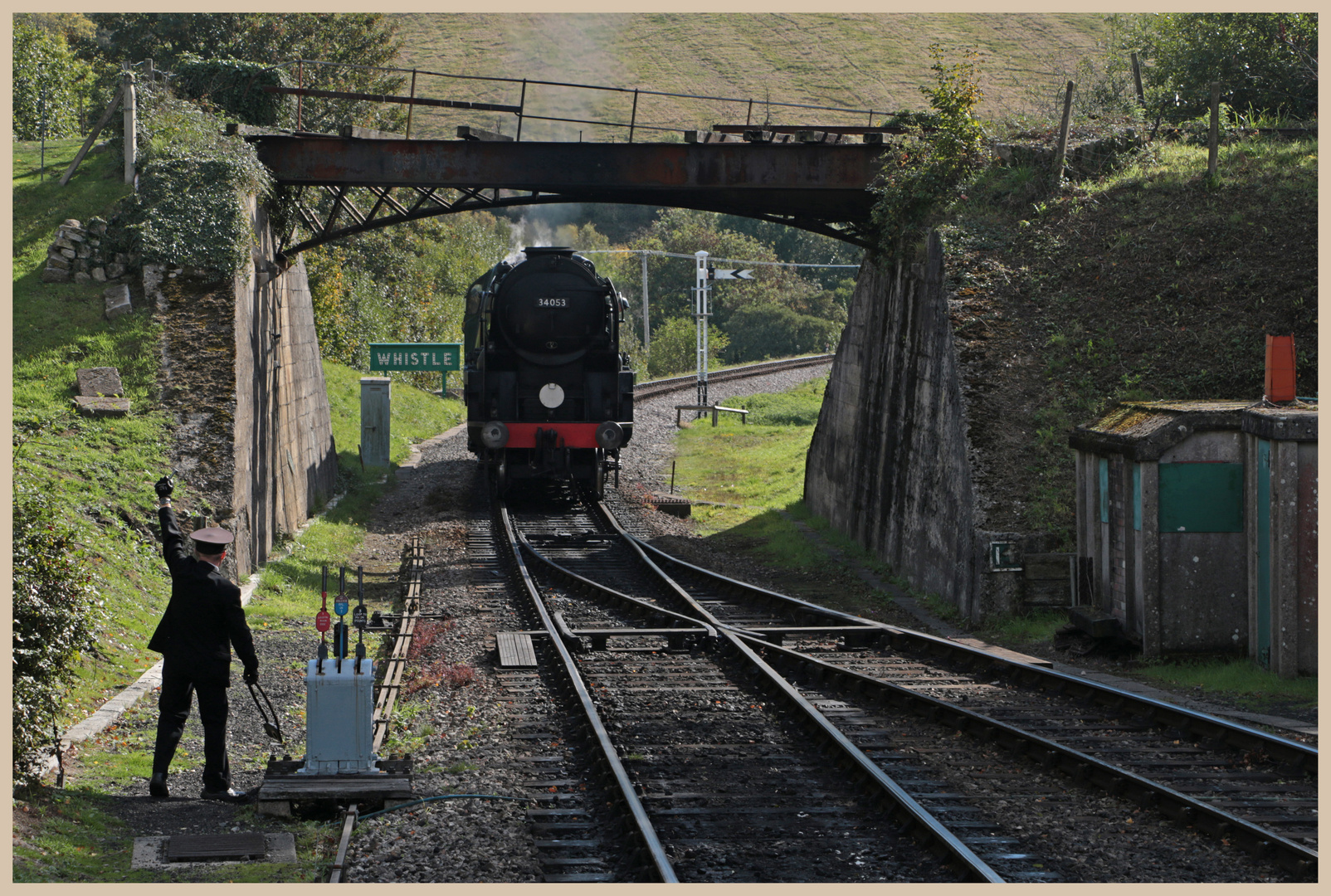 train at corfe castle station 2