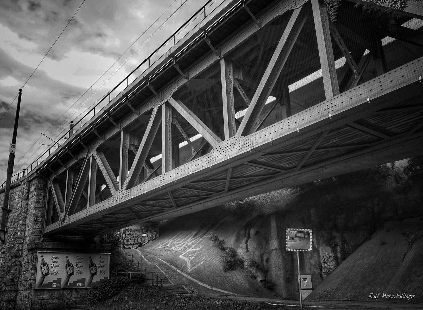 Train Bridge meets Graffiti