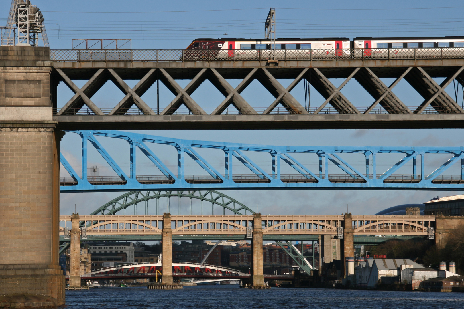 train entering newcastle on the King Edward VII Bridge