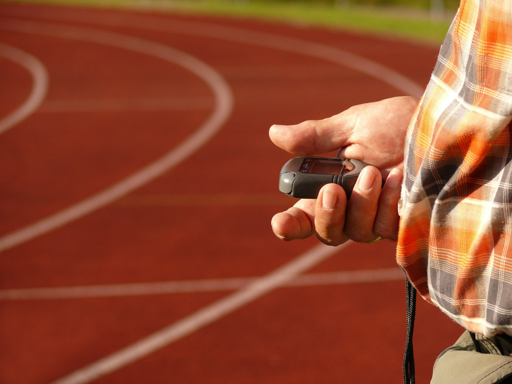 Trainer mit Stoppuhr