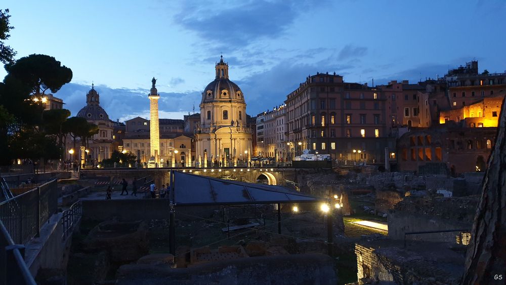 Trajanssäule und Santissimo Nome di Maria al Foro Traiano