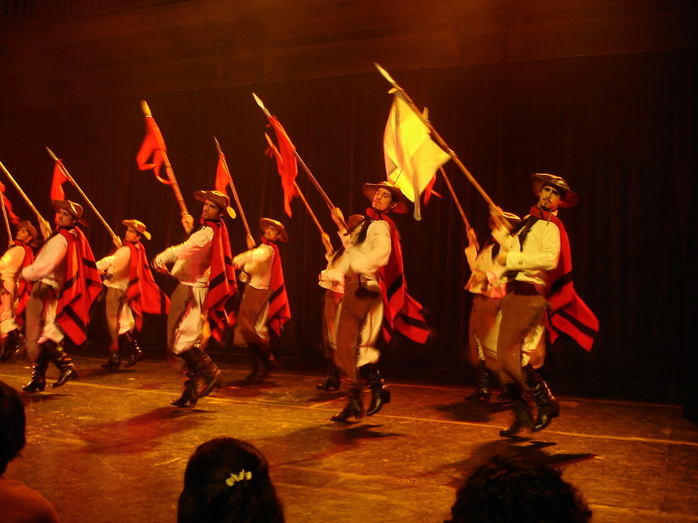 TRAJE TIPICO PROVINCIA SALTA .......... BALLET FOLKLORICO NACIONAL ARGENTINA