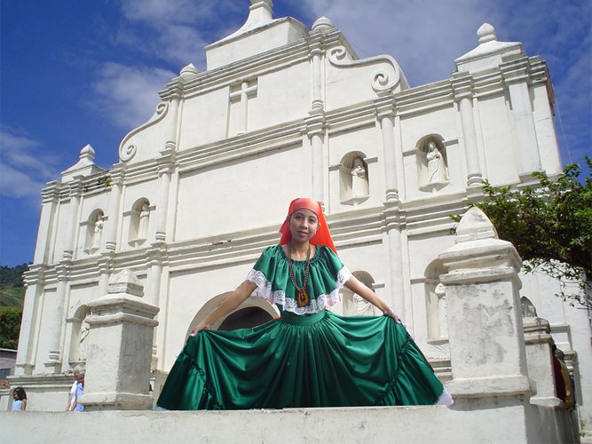 Traje Tipico y La Iglesia Colonial de Panchimalco, El Salvador