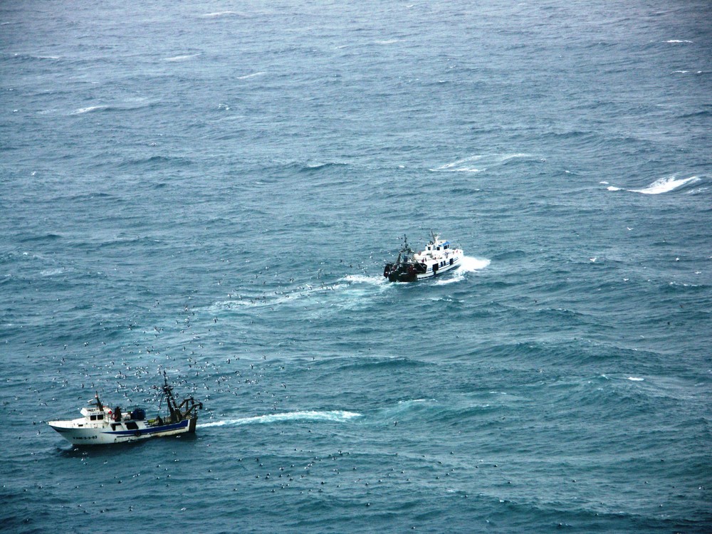 Trajiñas sobre el mar