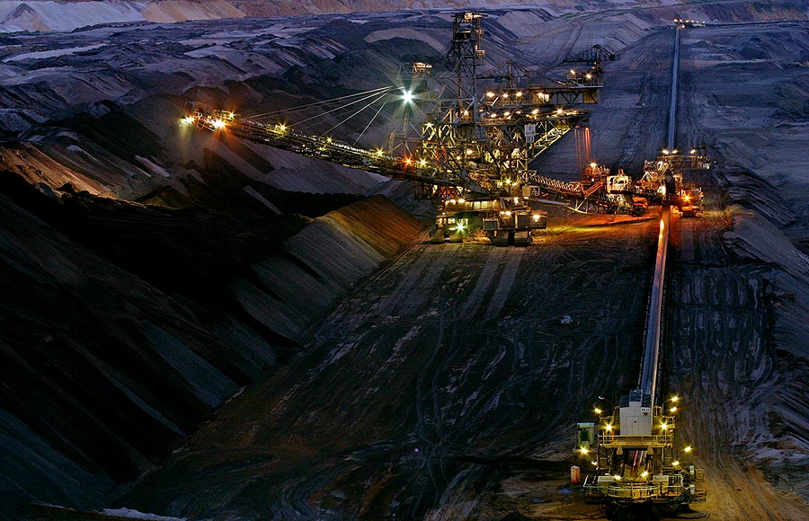 Traktionskontrolle.... Foto & Bild industrie und technik, industrie nachts