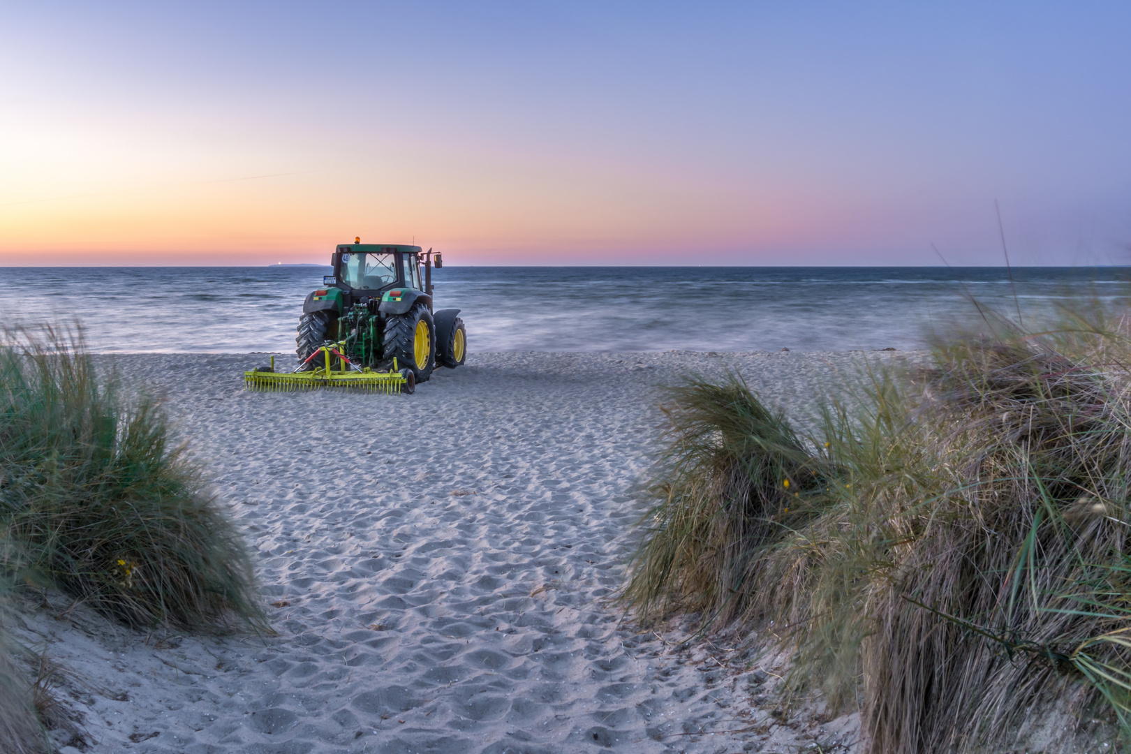 Traktor am Strand