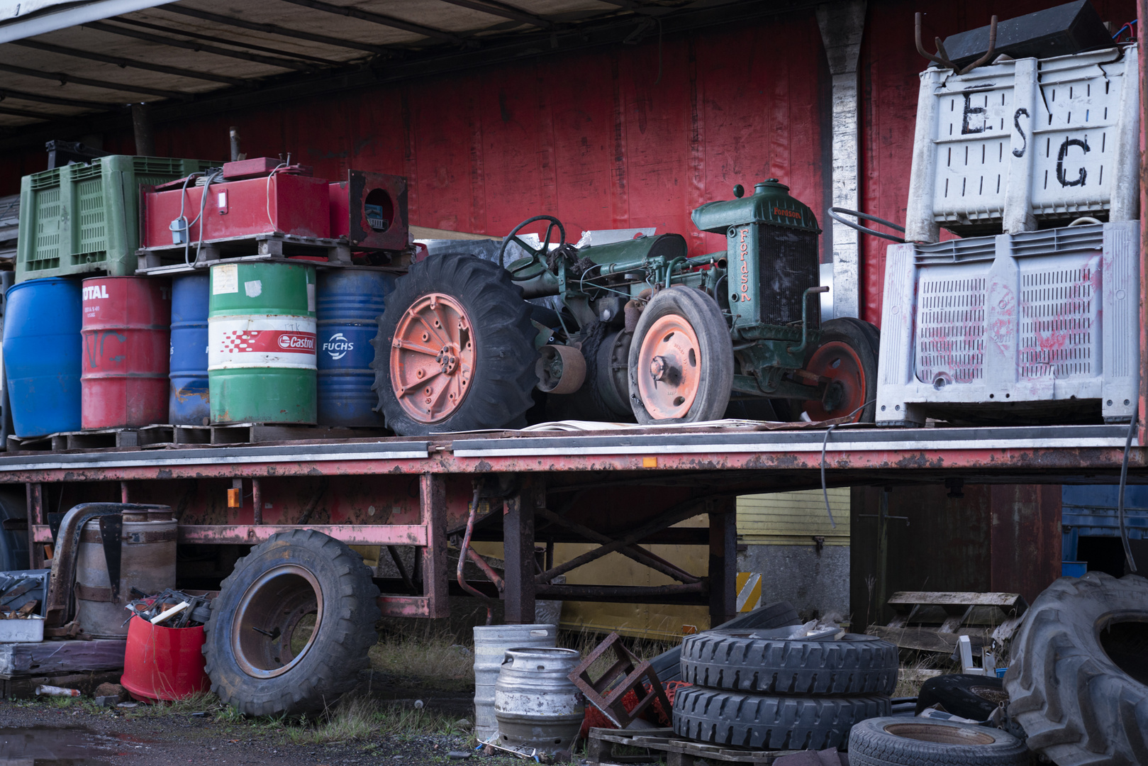 Traktor auf Anhänger