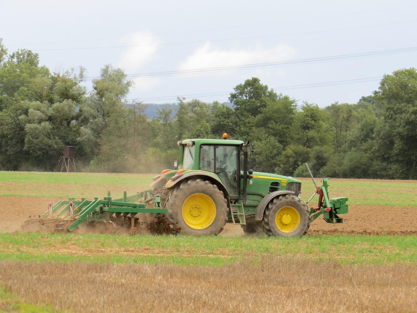 Traktor beim Umpflügen