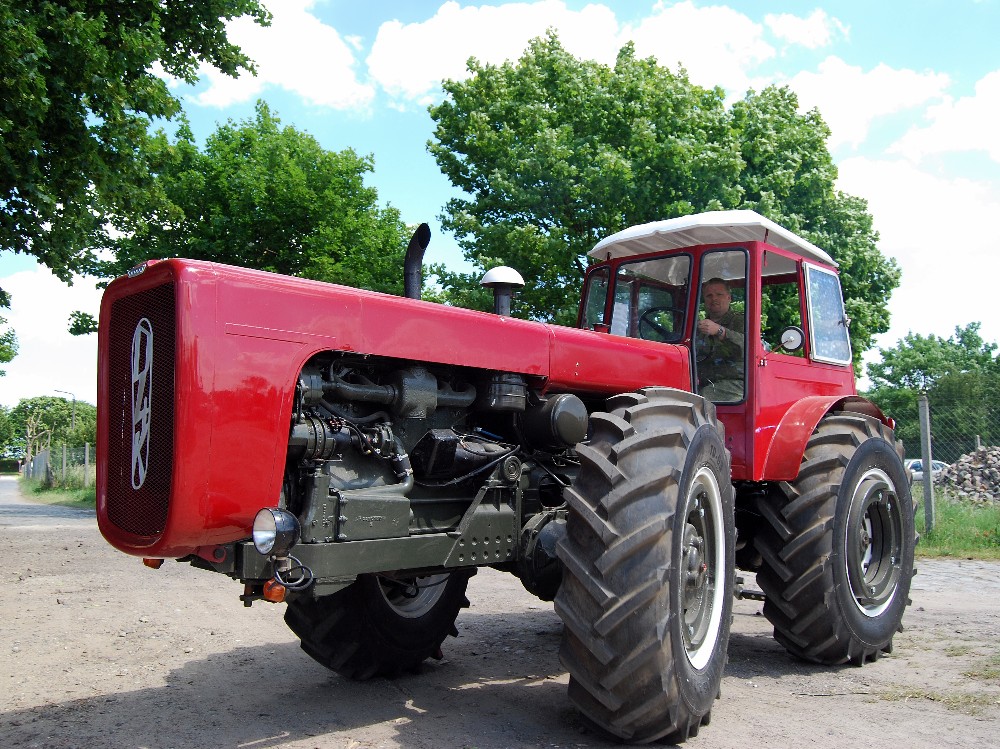 Traktor " D4K "