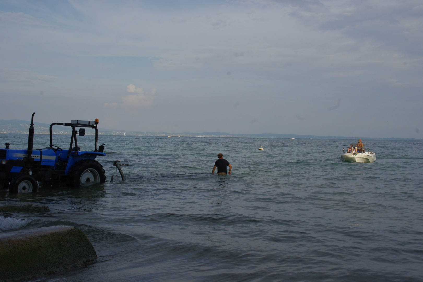 Traktor im Gardasee