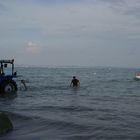 Traktor im Gardasee