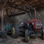 Traktor in der Scheune . . . (reloaded)