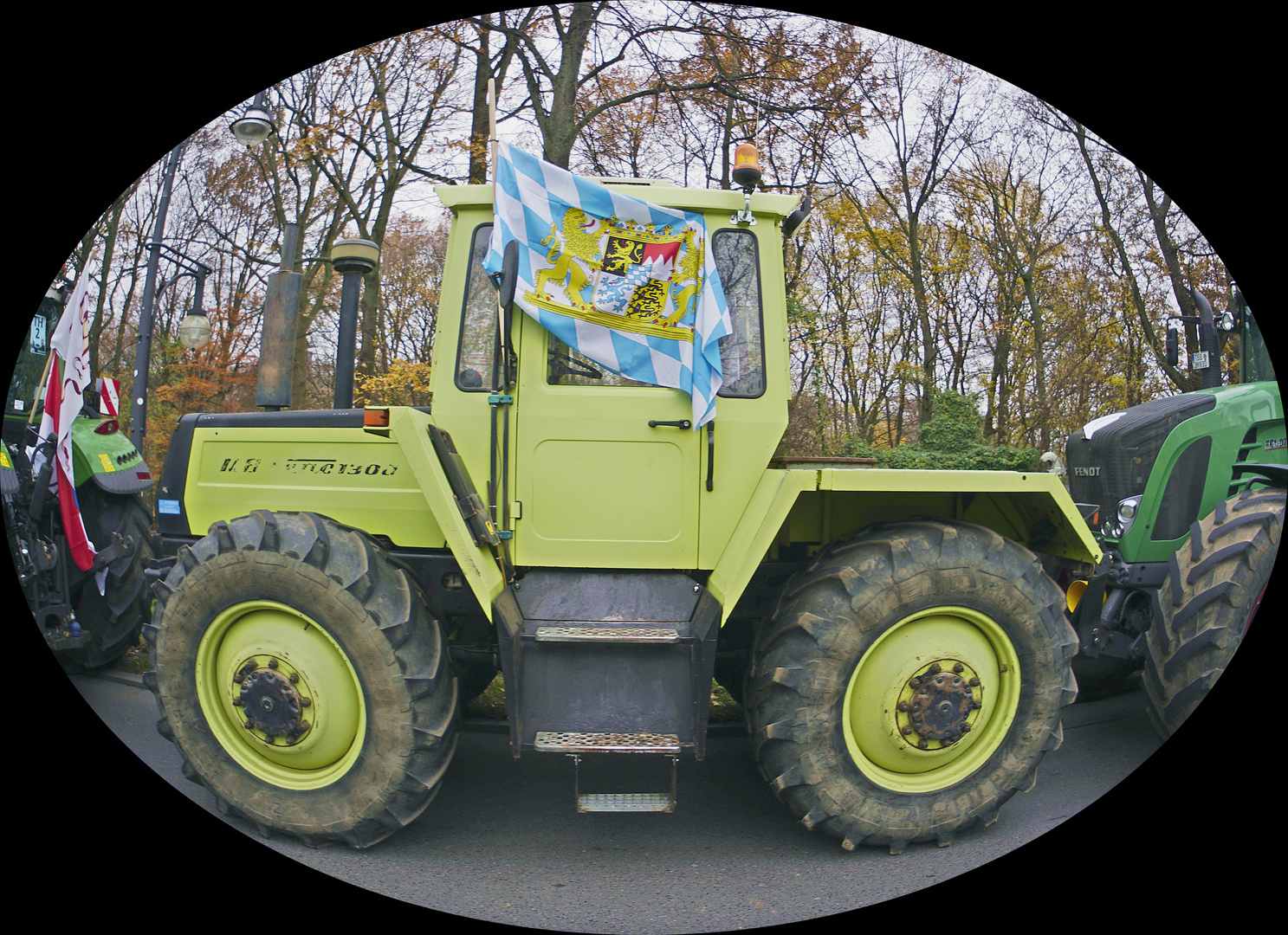 Traktor mit Flagge