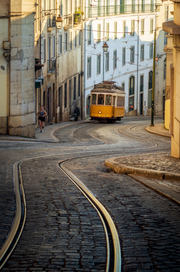 Tram 28 vs Joggerin