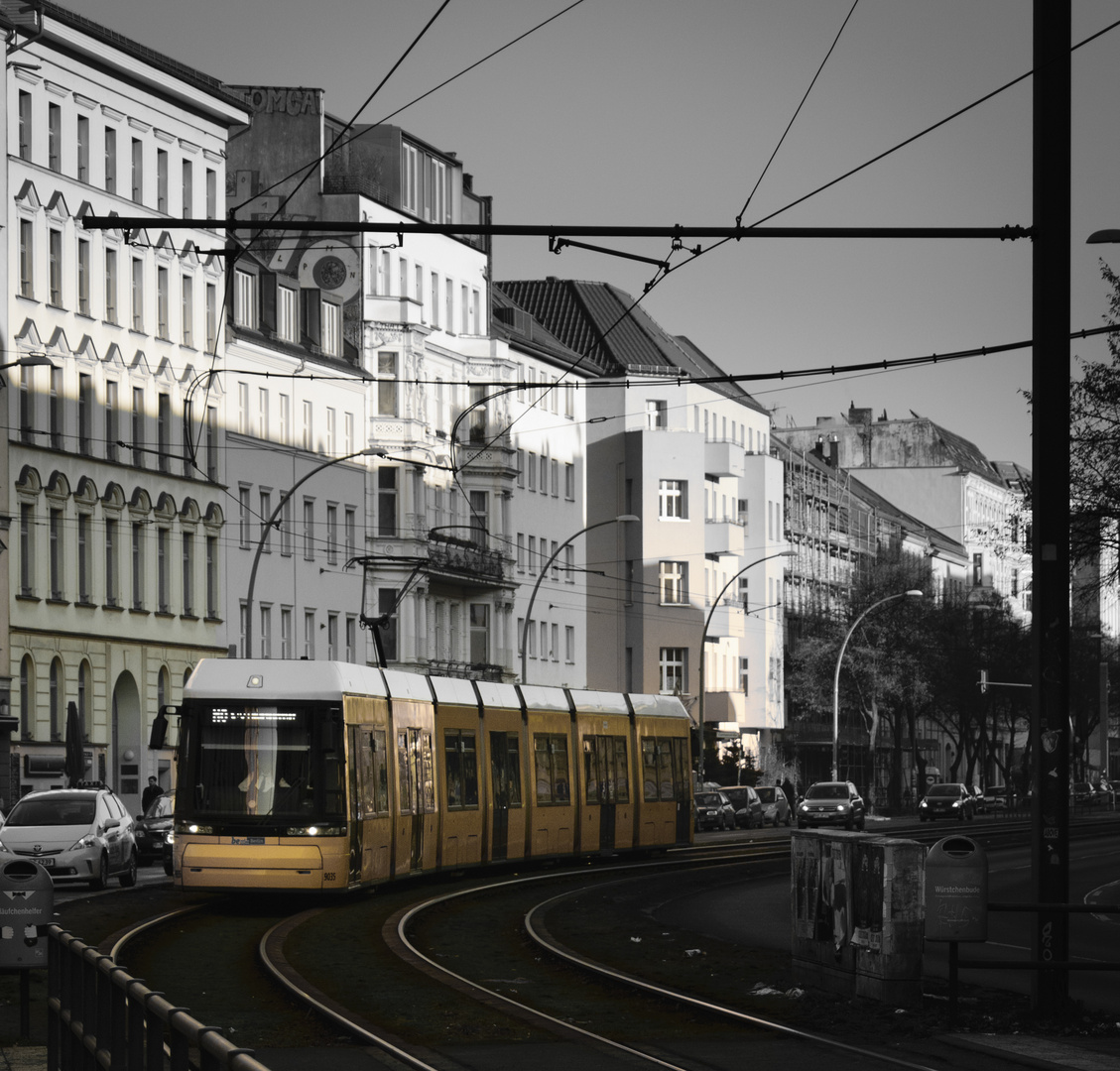 Tram am U-Bahnhof Rosenthaler Platz, Berlin