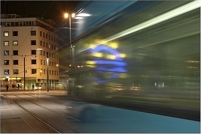 Tram am Willy-Brandt-Platz