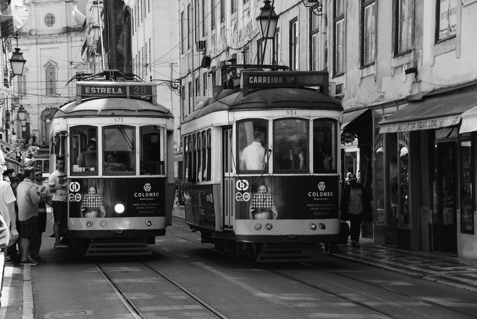 tram...