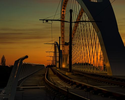 Tram Brücke im Sonnenuntergang