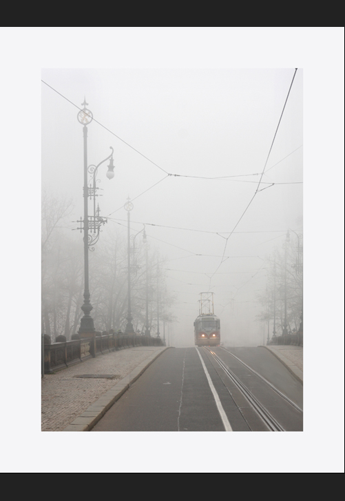 Tram im Nebel
